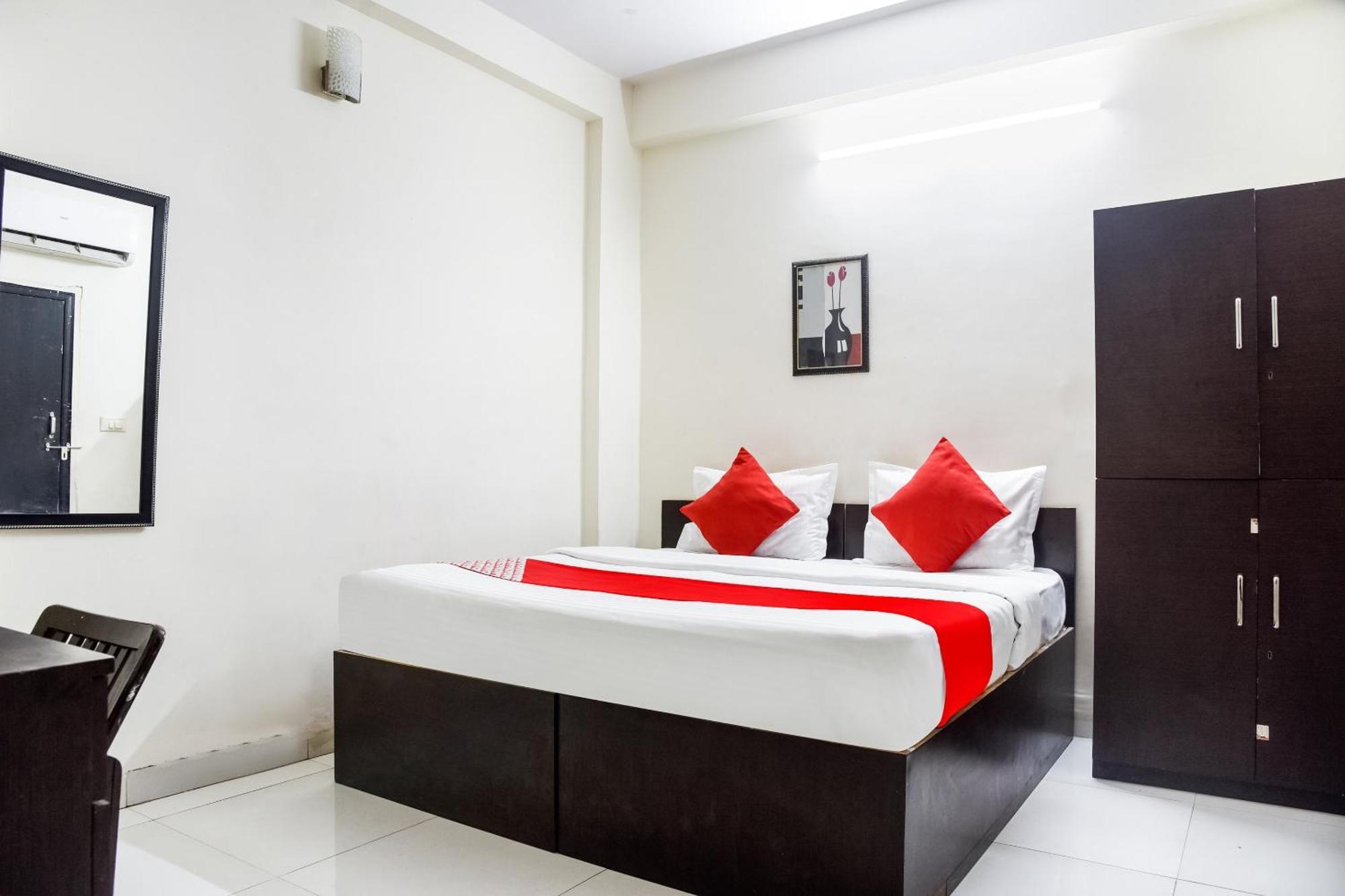 Hotel O Radhika Palace Бхопал Экстерьер фото